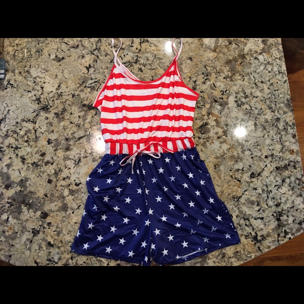 🇺🇸 Patriotic Romper NWOT SIZE L w/ pockets